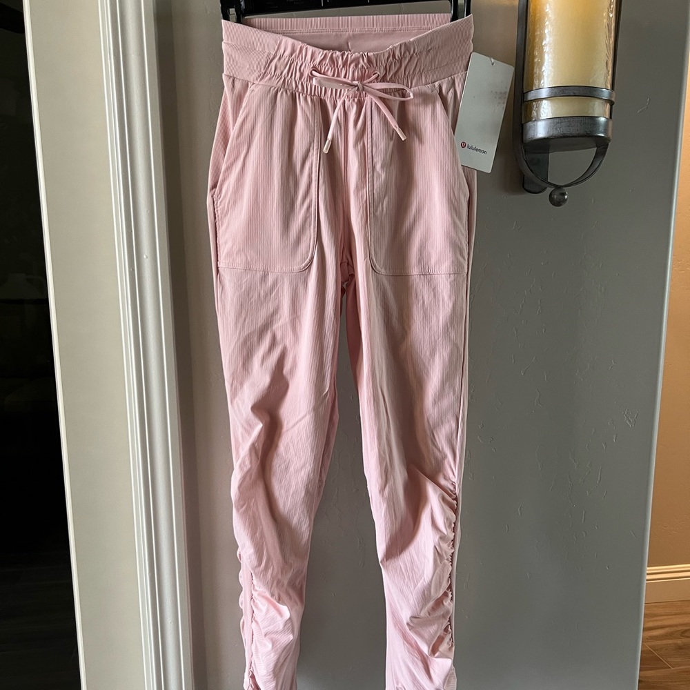 Beyond the studio lululemon light pink joggers size 2, NWT